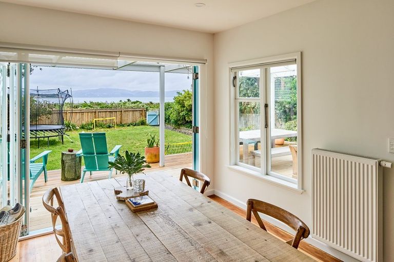 Photo of property in 30 Pukatea Street, Eastbourne, Lower Hutt, 5013