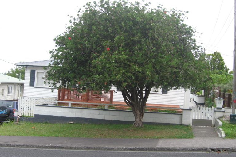 Photo of property in 2/42 Sunnyfield Crescent, Glenfield, Auckland, 0629