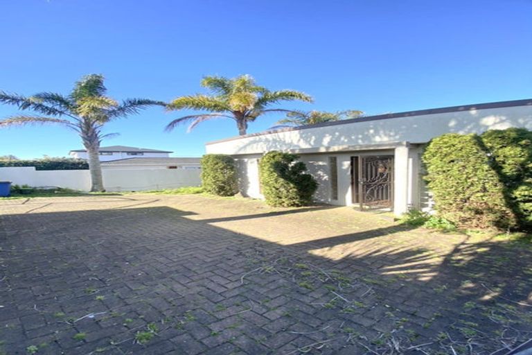 Photo of property in 689 Beach Road, Rothesay Bay, Auckland, 0630