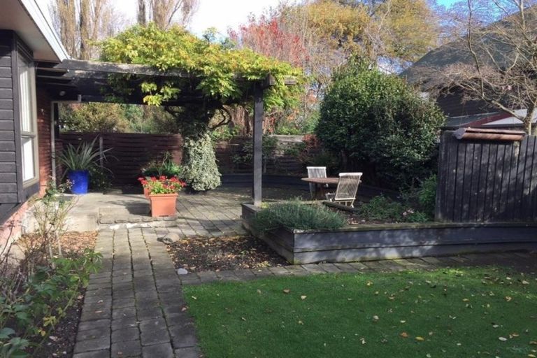 Photo of property in 2/137 Grahams Road, Burnside, Christchurch, 8053