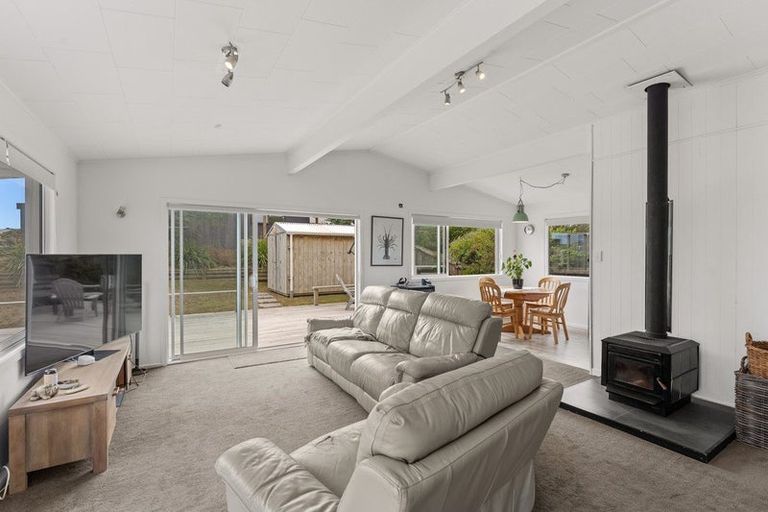 Photo of property in 16 Karaka Street, Otaki Beach, Otaki, 5512