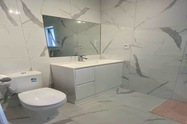 Photo of property in 185 Te Atatu Road, Te Atatu South, Auckland, 0610