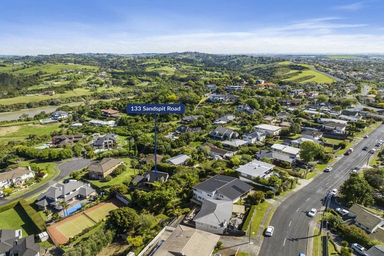 Photo of property in 133 Sandspit Road, Shelly Park, Auckland, 2014