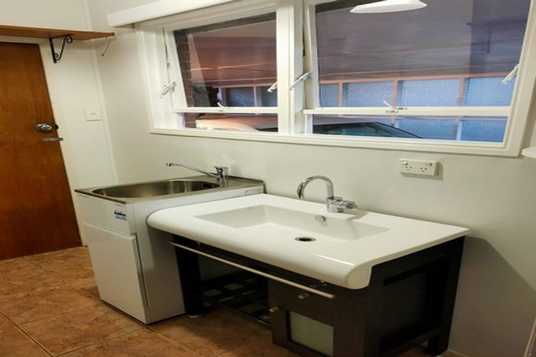 Photo of property in 4301 Great North Road, Glendene, Auckland, 0602