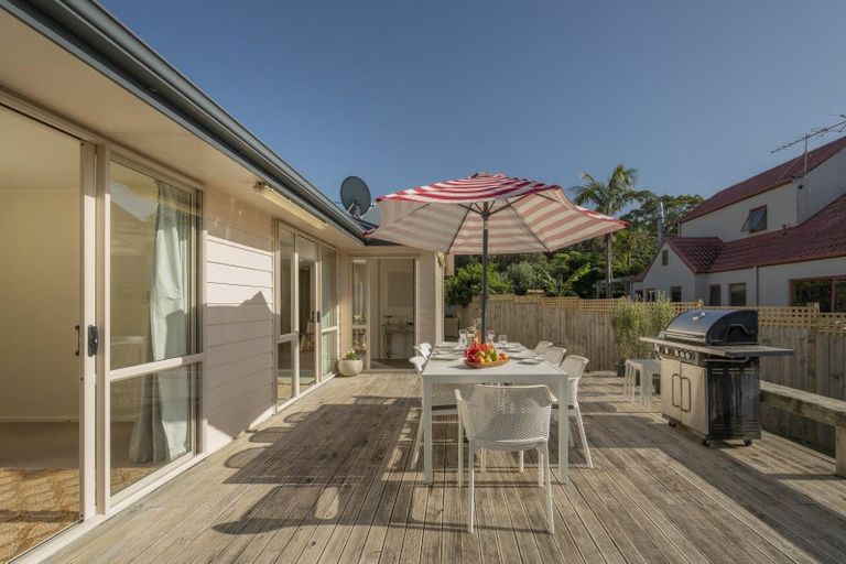 Photo of property in 37 Hahei Beach Road, Hahei, Whitianga, 3591