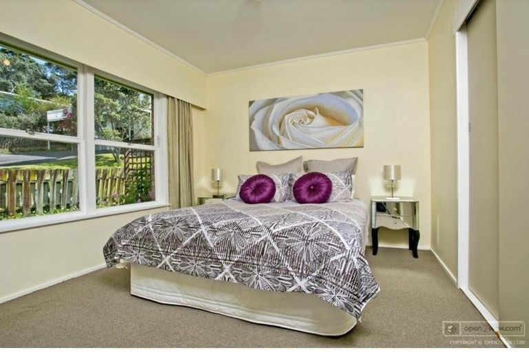 Photo of property in 1/53 Ayton Drive, Totara Vale, Auckland, 0629