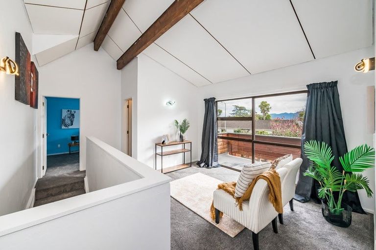 Photo of property in 1 Redwood Close, Paraparaumu, 5032