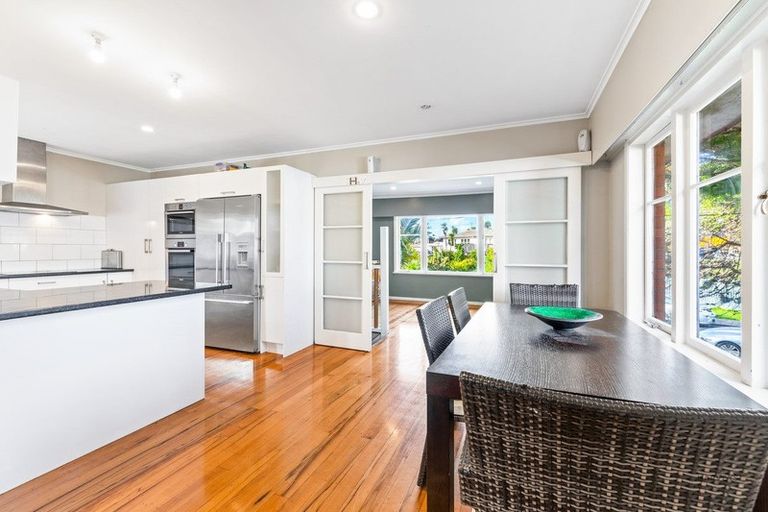 Photo of property in 3 Rerewai Place, Kelston, Auckland, 0602