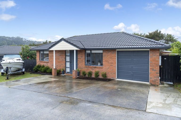 Photo of property in 21 Misty Valley Drive, Henderson, Auckland, 0612