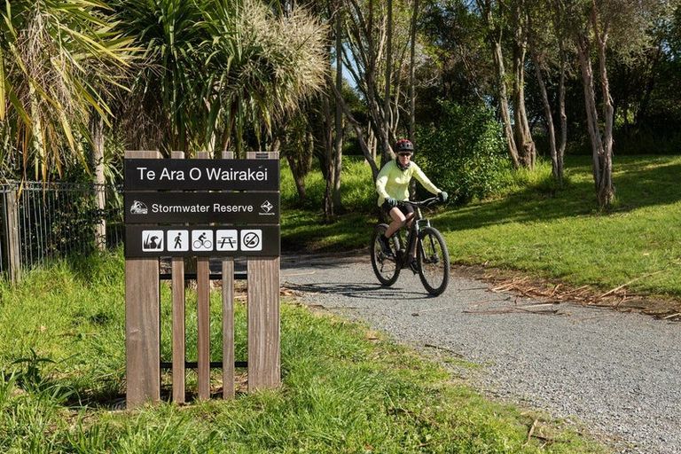 Photo of property in 70 Karewa Parade, Papamoa Beach, Papamoa, 3118