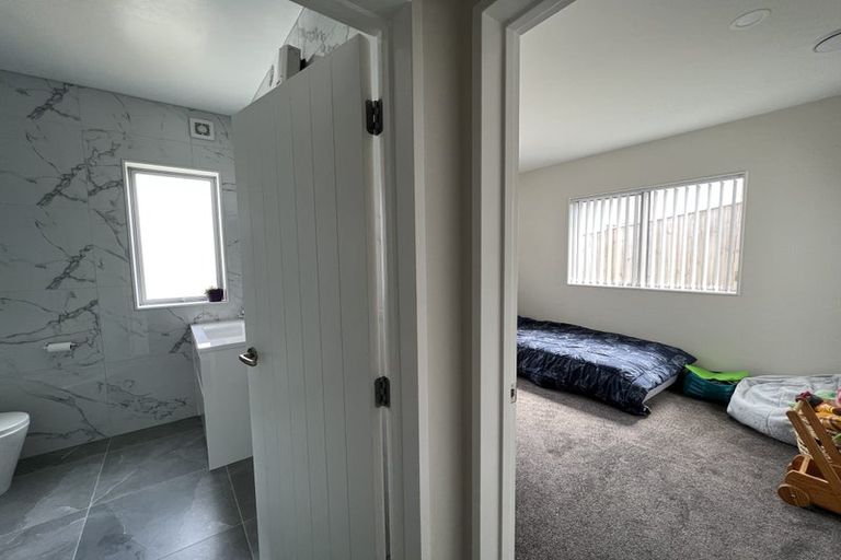 Photo of property in 10 Takurua Terrace, Orewa, 0931