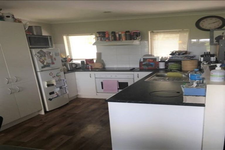 Photo of property in 9 Shale Avenue, Massey, Auckland, 0614