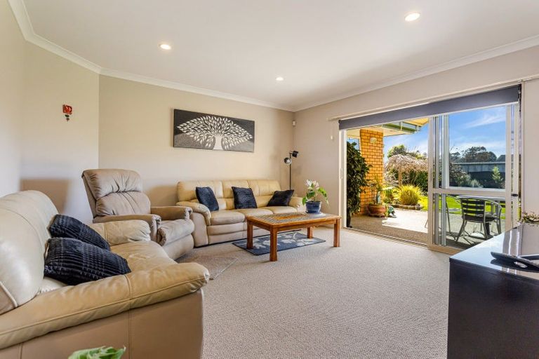 Photo of property in 10 Station Road, Huapai, Kumeu, 0810