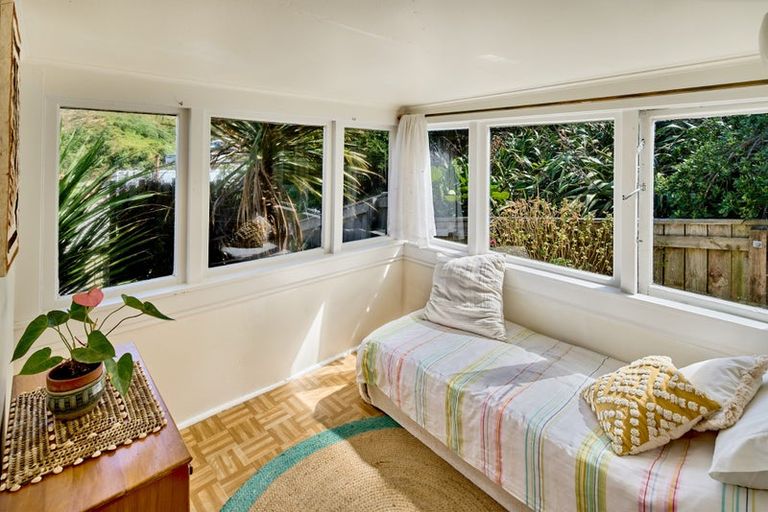 Photo of property in 4/48 Owhiro Bay Parade, Owhiro Bay, Wellington, 6023