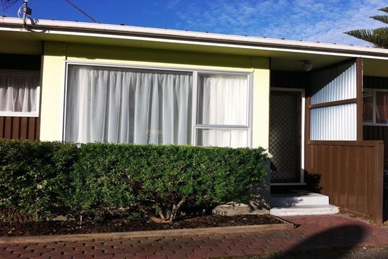 Photo of property in 11/171 Queens Drive, Lyall Bay, Wellington, 6022