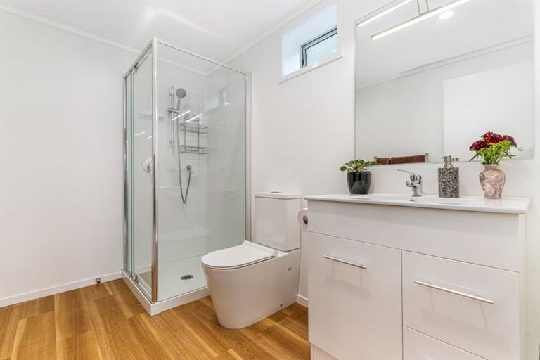 Photo of property in 18 Temuri Place, Glendene, Auckland, 0602