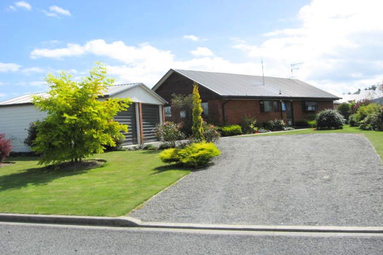 Photo of property in 8 Devon Crescent, Darfield, 7510