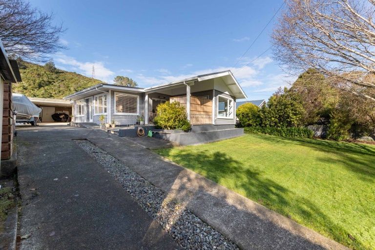 Photo of property in 15 Black Beech Street, Birchville, Upper Hutt, 5018