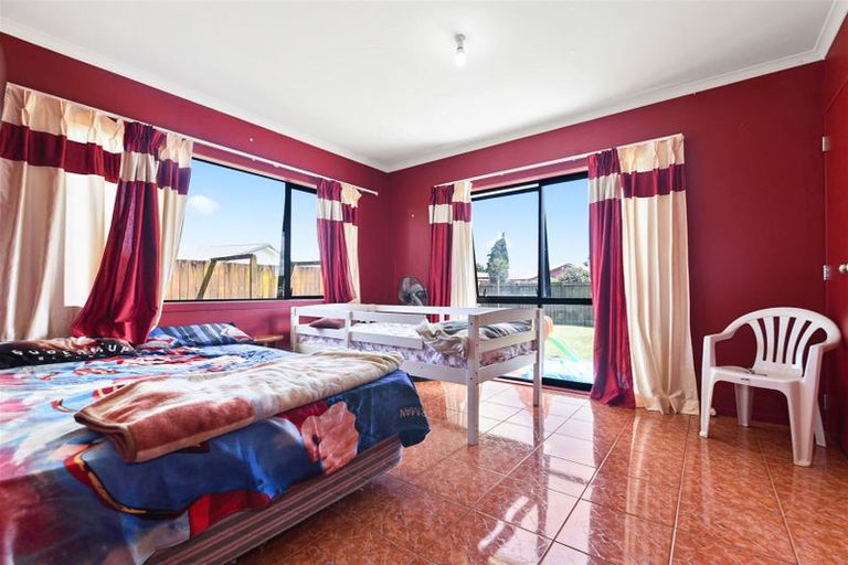 Photo of property in 1 Corsair Place, Melville, Hamilton, 3206