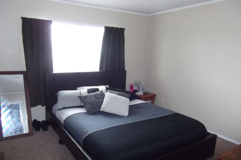Photo of property in 79 Target Road, Totara Vale, Auckland, 0629