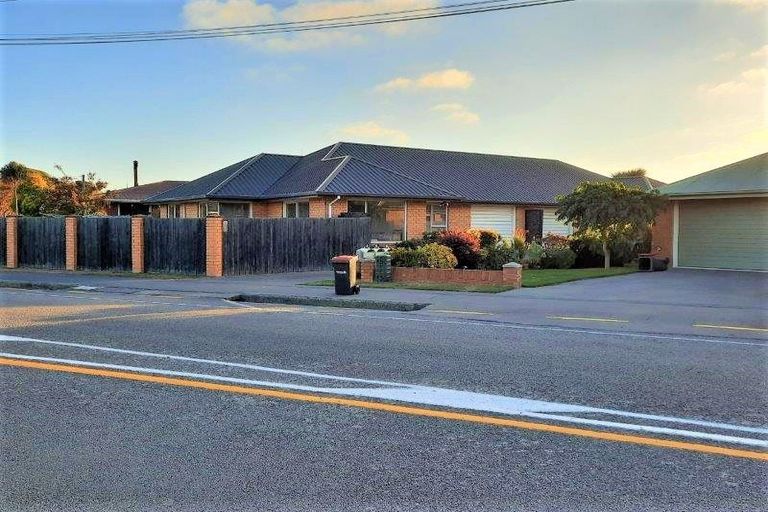 Photo of property in 1/52 Middlepark Road, Sockburn, Christchurch, 8042