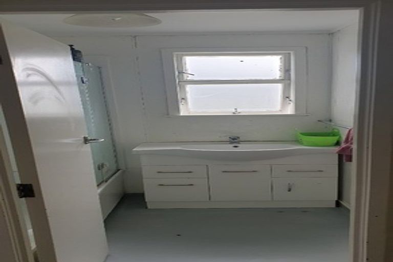 Photo of property in 70 Chichester Drive, Rosehill, Papakura, 2113