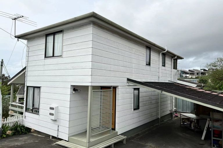 Photo of property in 2/491 Glenfield Road, Glenfield, Auckland, 0629