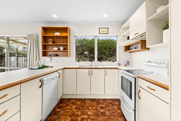 Photo of property in 2 Guthrie Road, Havelock North, 4130