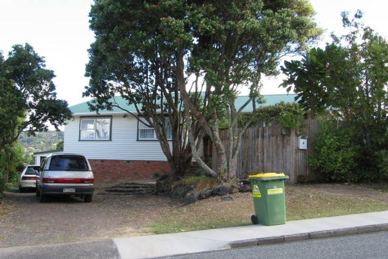 Photo of property in 4 Tauhara Street, Green Bay, Auckland, 0604