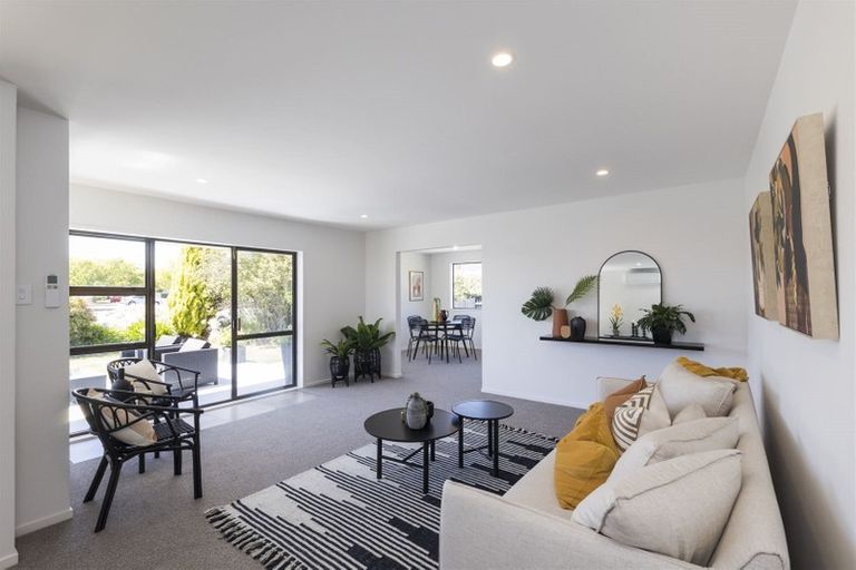 Photo of property in 21 Chadwick Place, Highbury, Palmerston North, 4412