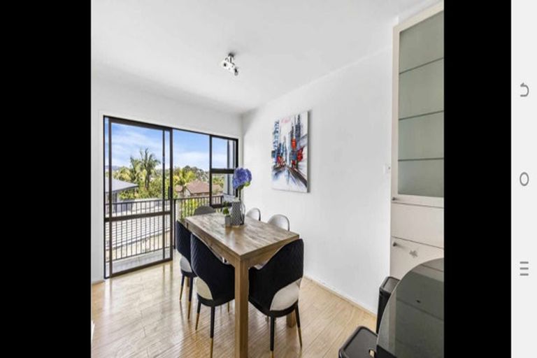 Photo of property in 1/14a Kurnell Drive, Botany Downs, Auckland, 2010