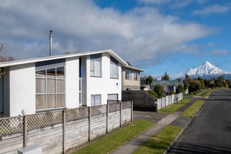 Photo of property in 17 Oberon Street, Stratford, 4332