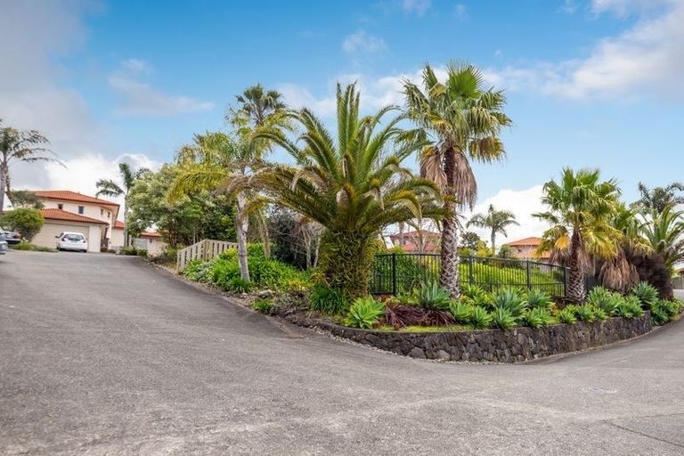 Photo of property in 8/126 Whangaparaoa Road, Red Beach, 0932