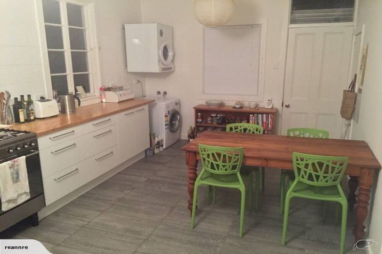 Photo of property in 6 Barton Terrace, Thorndon, Wellington, 6011