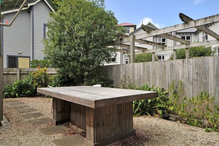 Photo of property in 164a Aro Street, Aro Valley, Wellington, 6021