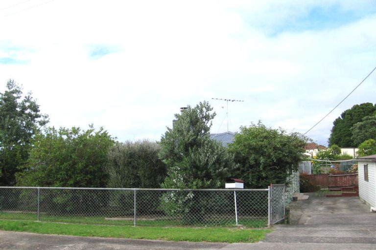 Photo of property in 2 Potiki Place, Glen Innes, Auckland, 1072
