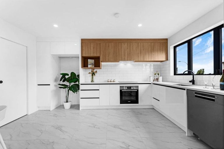 Photo of property in 1/6 Pah Road, Papatoetoe, Auckland, 2025