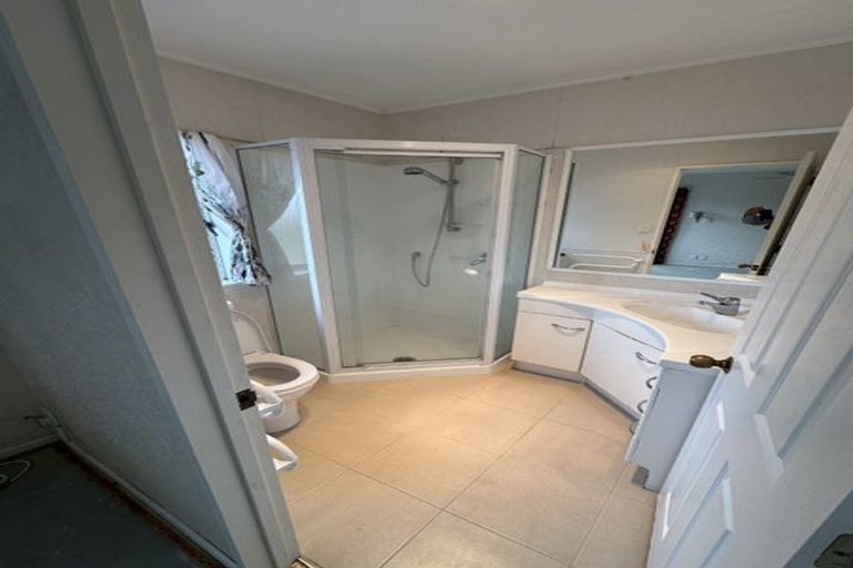 Photo of property in 2/11 Bowscale Place, Northpark, Auckland, 2013