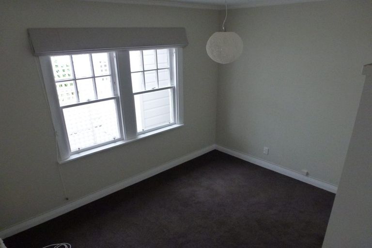 Photo of property in 5a Grove Road, Kelburn, Wellington, 6012