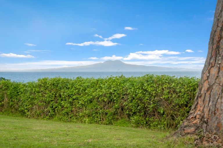 Photo of property in 881a Whangaparaoa Road, Manly, 0930