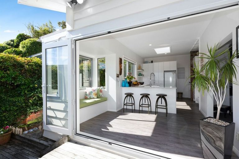 Photo of property in 154 Motuhara Road, Plimmerton, Porirua, 5026