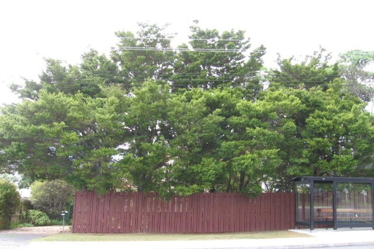 Photo of property in 1/989 Beach Road, Torbay, Auckland, 0630