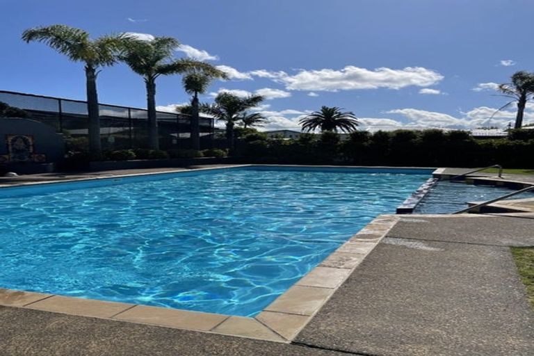 Photo of property in 13/2 Armoy Drive, East Tamaki, Auckland, 2016