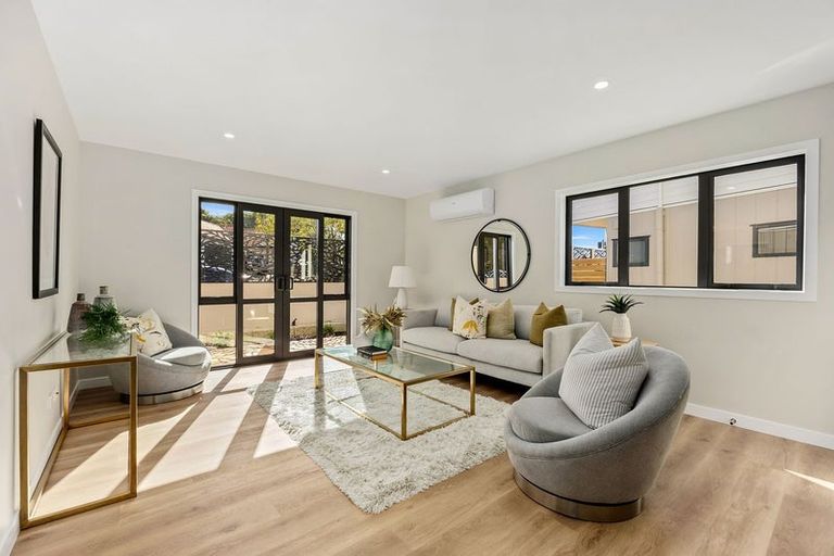 Photo of property in 15b Schnapper Rock Road, Greenhithe, Auckland, 0632