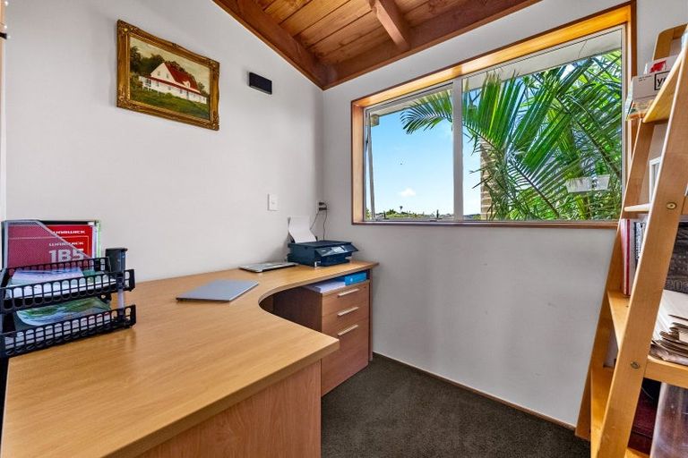 Photo of property in 44 Westpark Drive, West Harbour, Auckland, 0618