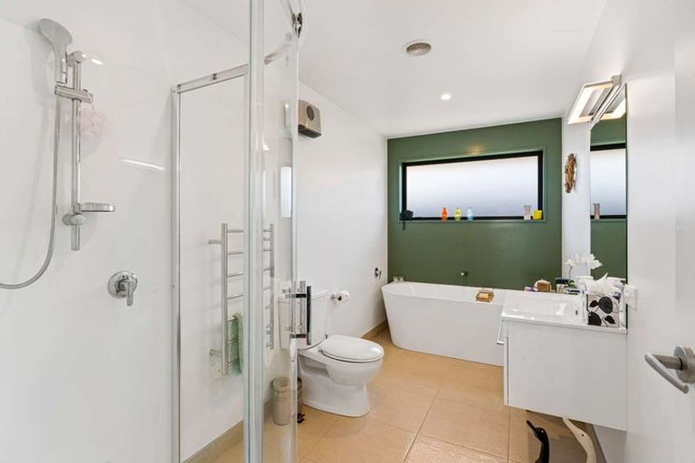 Photo of property in 16 Scurr Terrace, Wanaka, 9305