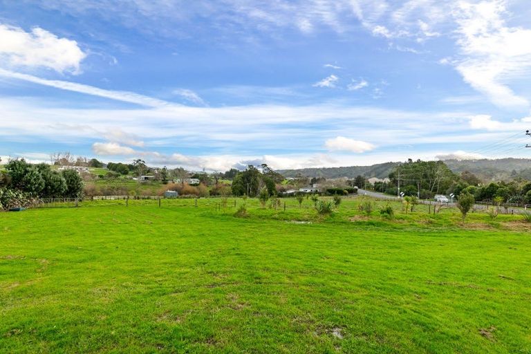 Photo of property in 4 Henley Road, Kaukapakapa, 0871