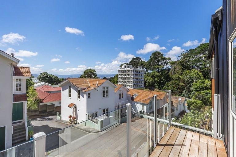 Photo of property in 2/14c Glenmore Street, Thorndon, Wellington, 6011