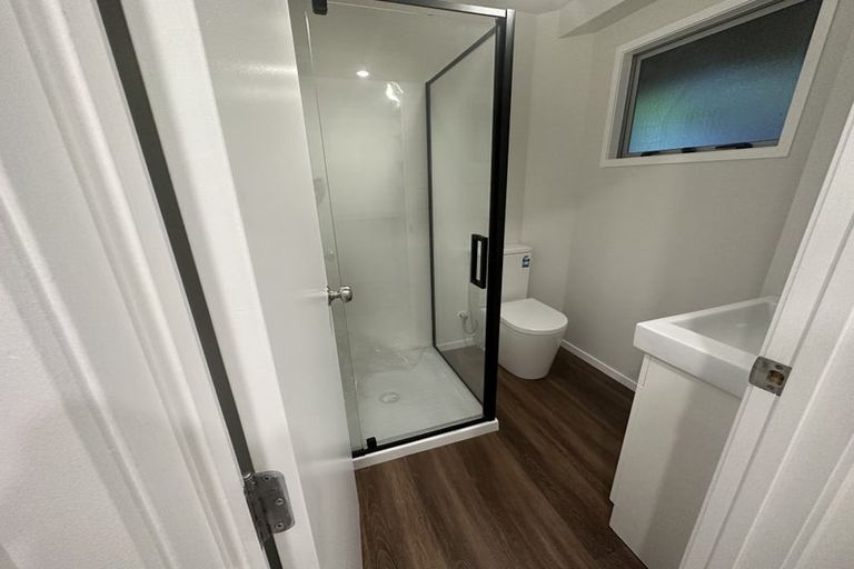 Photo of property in 77e Colwill Road, Massey, Auckland, 0614