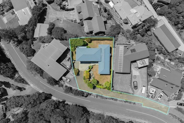 Photo of property in 25 Oak Avenue, Paremata, Porirua, 5024